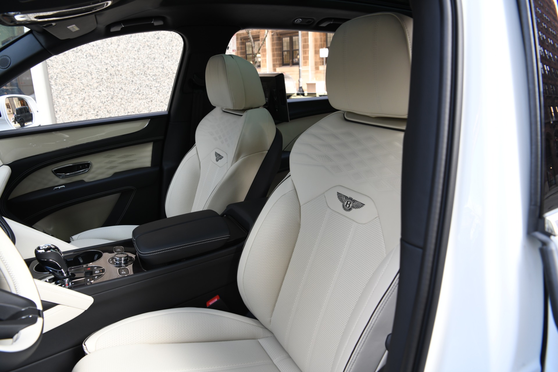 New 2023 Bentley Bentayga EWB Azure V8 | Chicago, IL