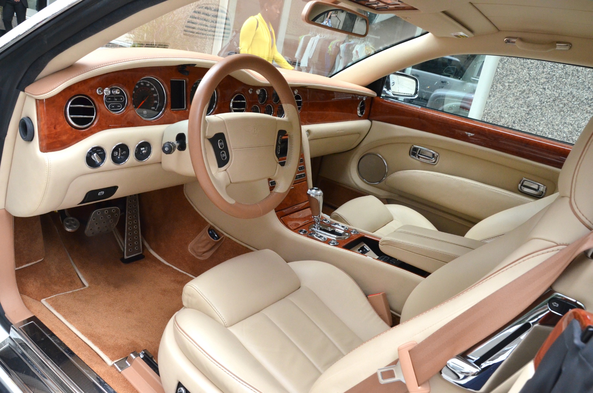 Bentley Brooklands салон