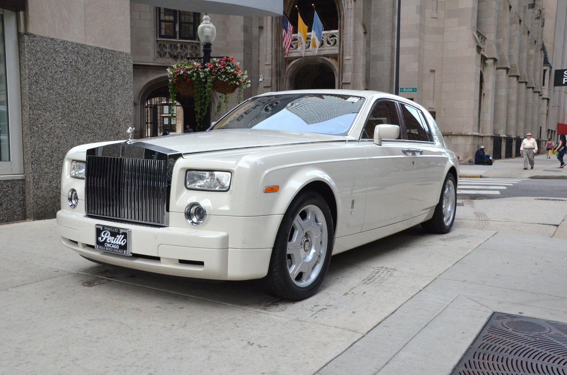 Старые роллс. Роллс Ройс 2005. Rolls Royce Phantom 2005. Rolls Royce Phantom 2003 белый. Rolls Royce Phantom 1988.