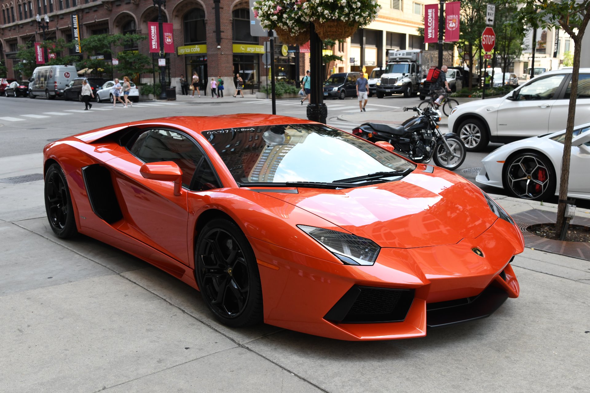 Lamborghini Aventador LP 400