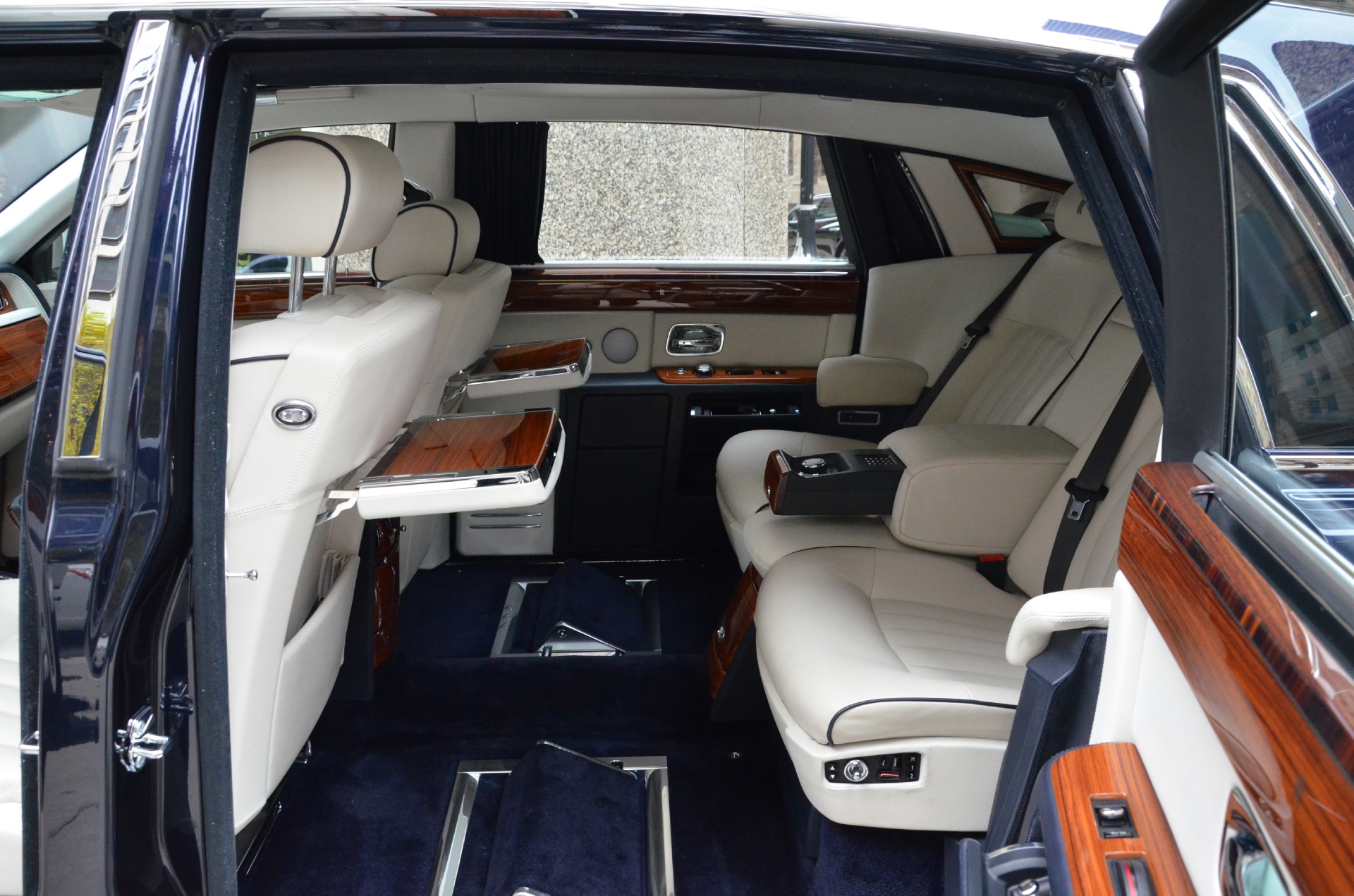 Rolls Royce Phantom VIII Extended Wheelbase