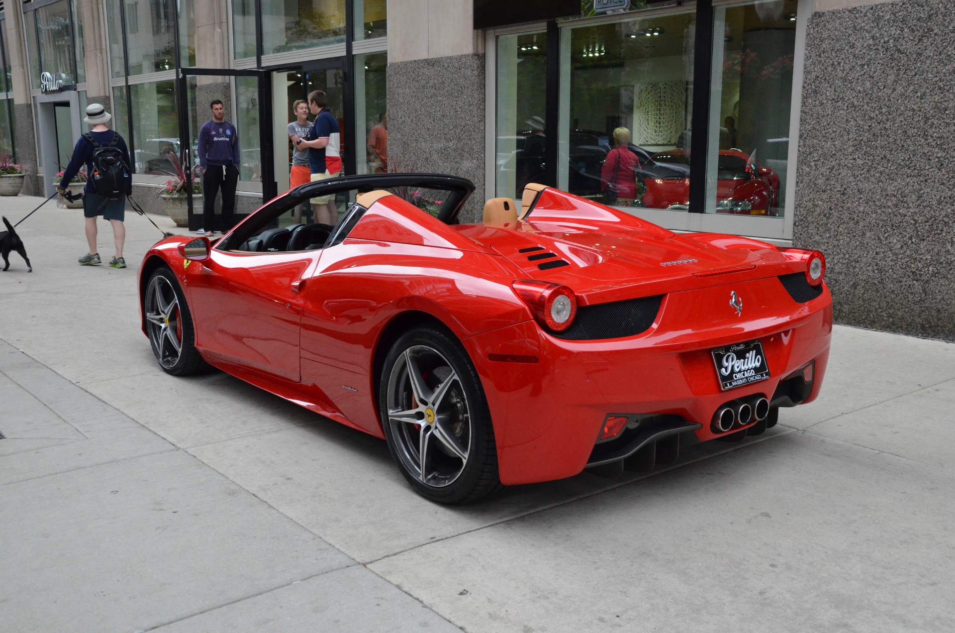 стоит феррари. Ferrari laferrari 2022. Ferrari 840. Ferrari enzo 2002. Ferrari laferrari 2015.