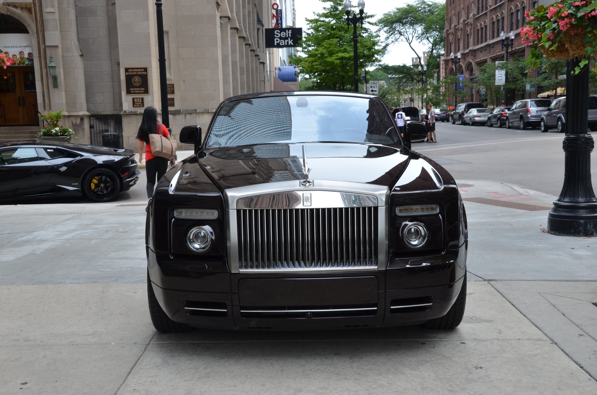 решетка роллс ройс. роллс ройс джекпот. роллс ройс джекпот. Rolls royce ghost 2022. чёрный роллс ройс забираю джекпот.