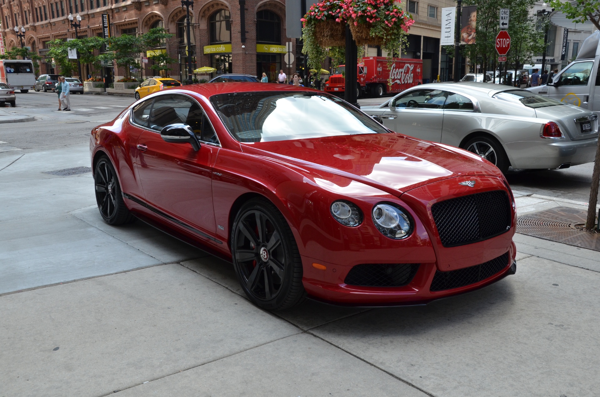 Continental gt v8 красная