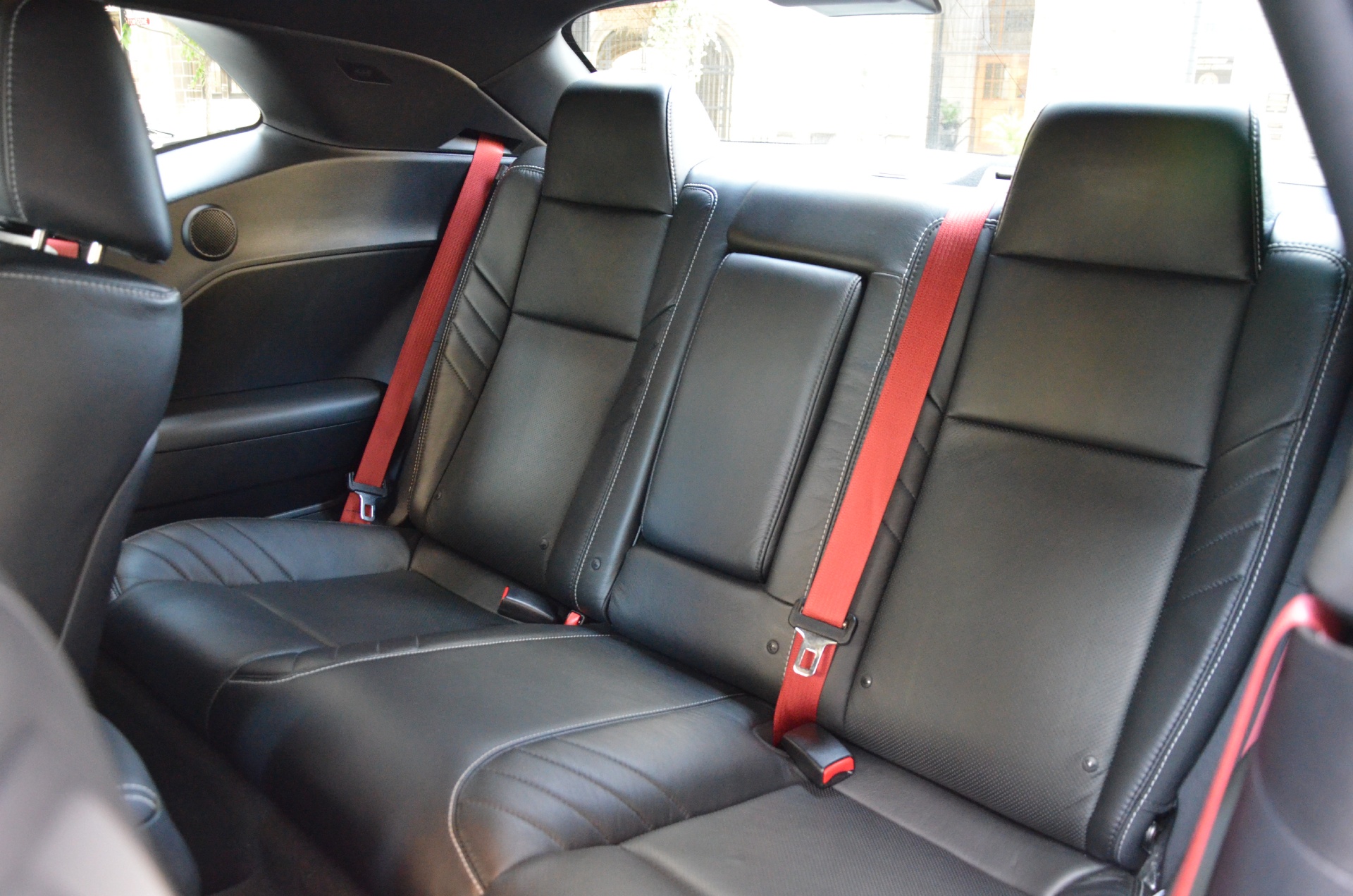 dodge challenger red seat belts