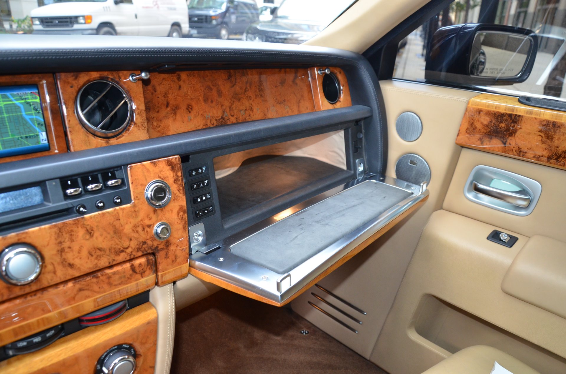 Beyond Luxury: 2005 Rolls Royce Phantom   Pictures & Price Analysis - 9jspain