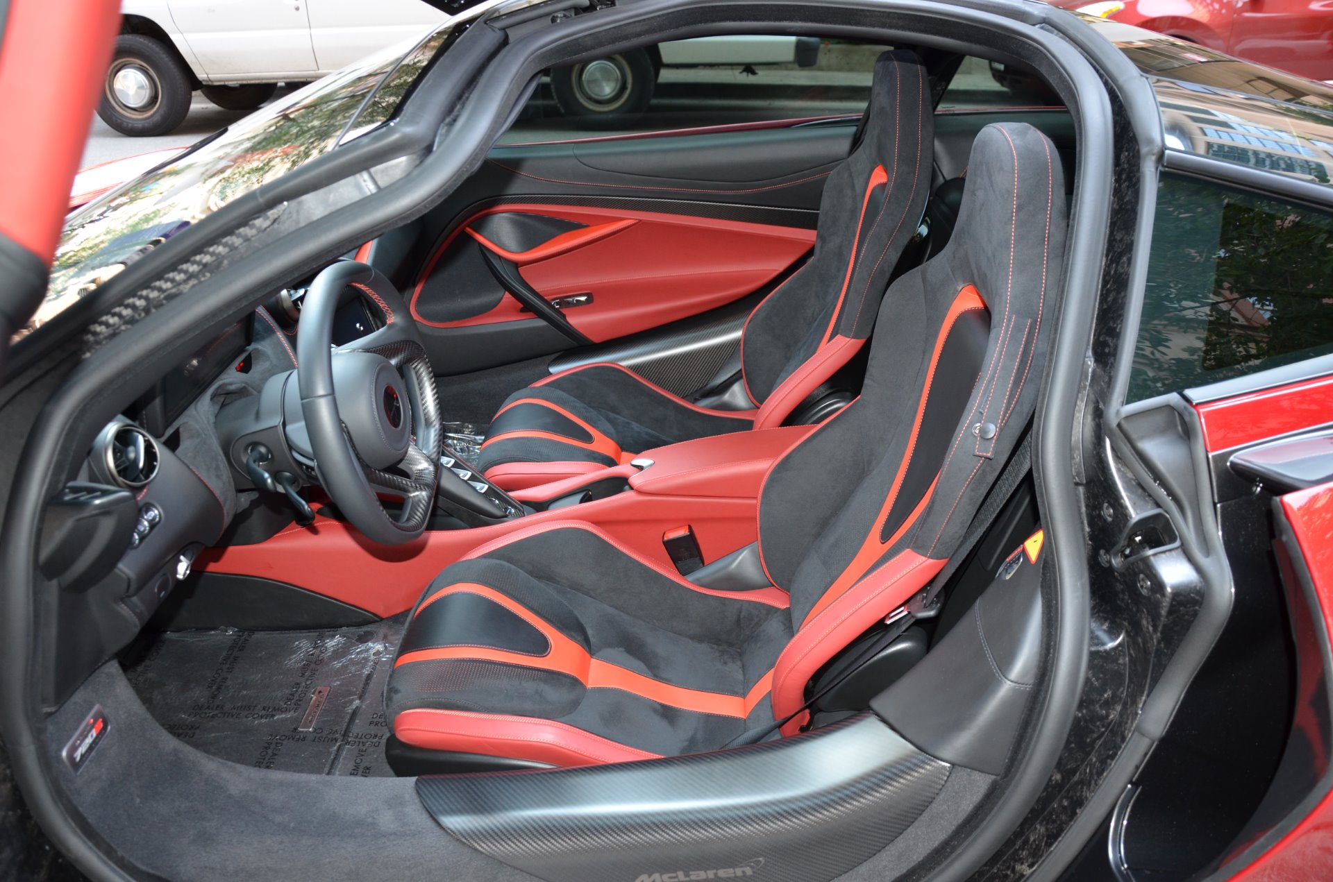720s black and red