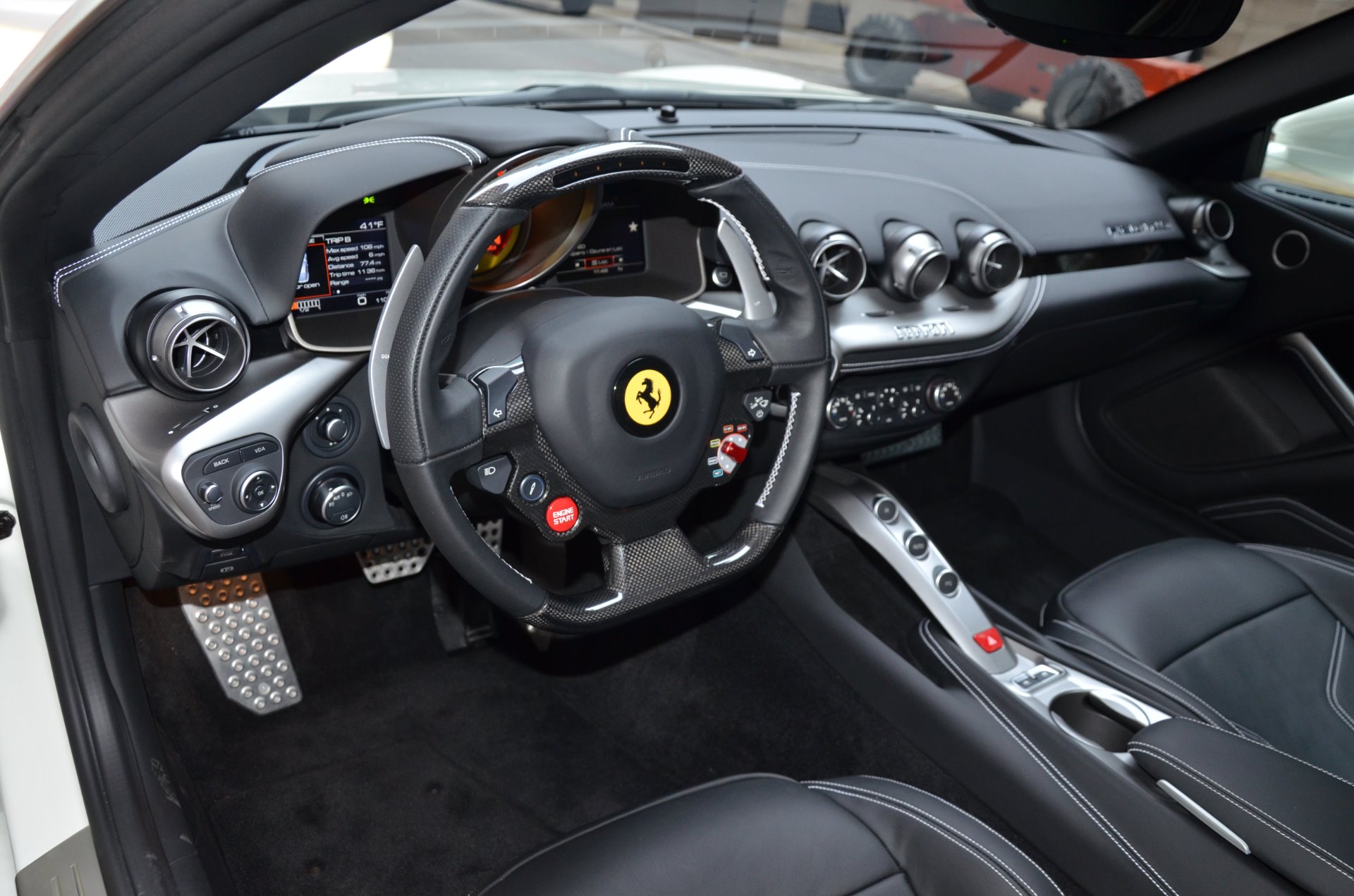 F12 Berlinetta капот