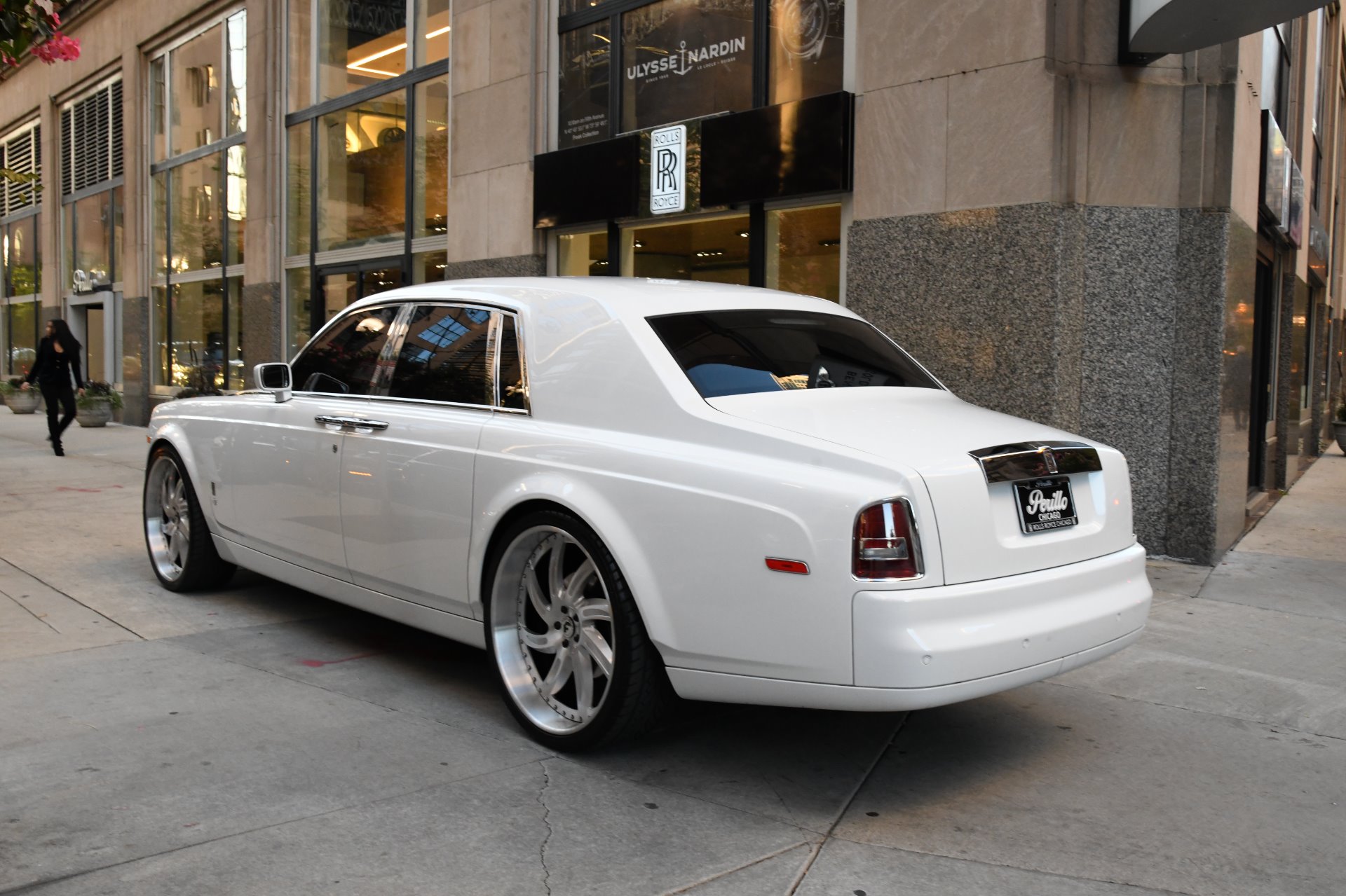Акума роллс ростов. Роллс Ройс Фантом 2008. Rolls Royce Phantom 2007 White. Rolls Royce Phantom 2006. Роллс Ройс 2008 белый.