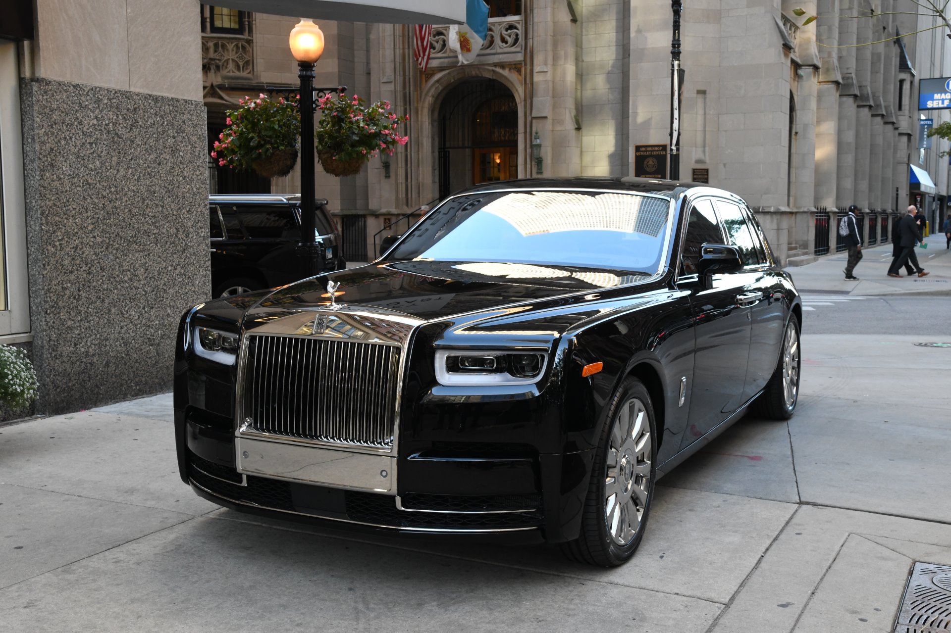 Роллс промокод. Rolls Royce Phantom 2019. Rolls Royce Phantom 2020 черный. Rolls Royce Phantom 2020 купе. Rolls Royce Phantom Coupe 2019.