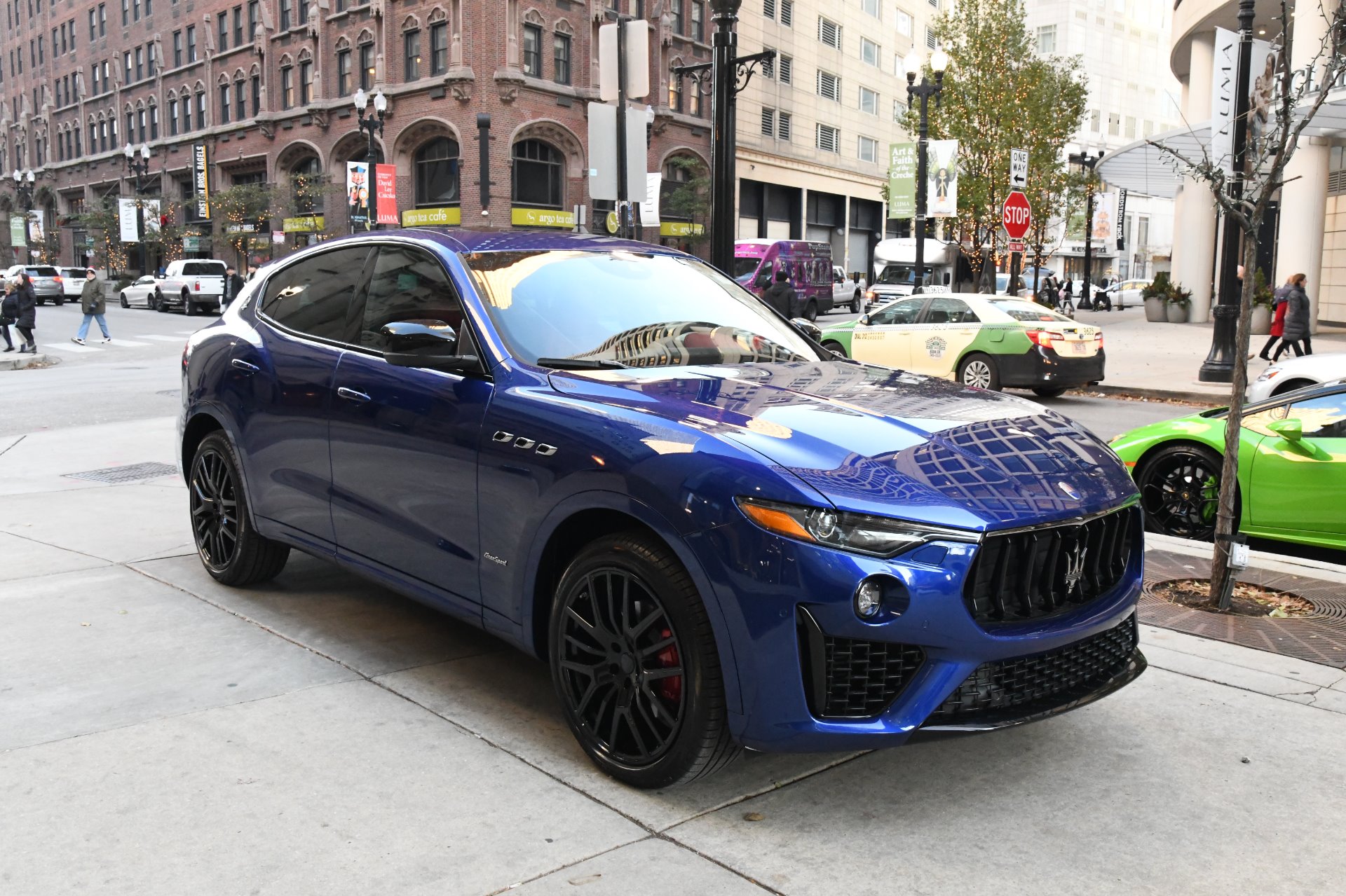 Maserati Levante с черной решеткой
