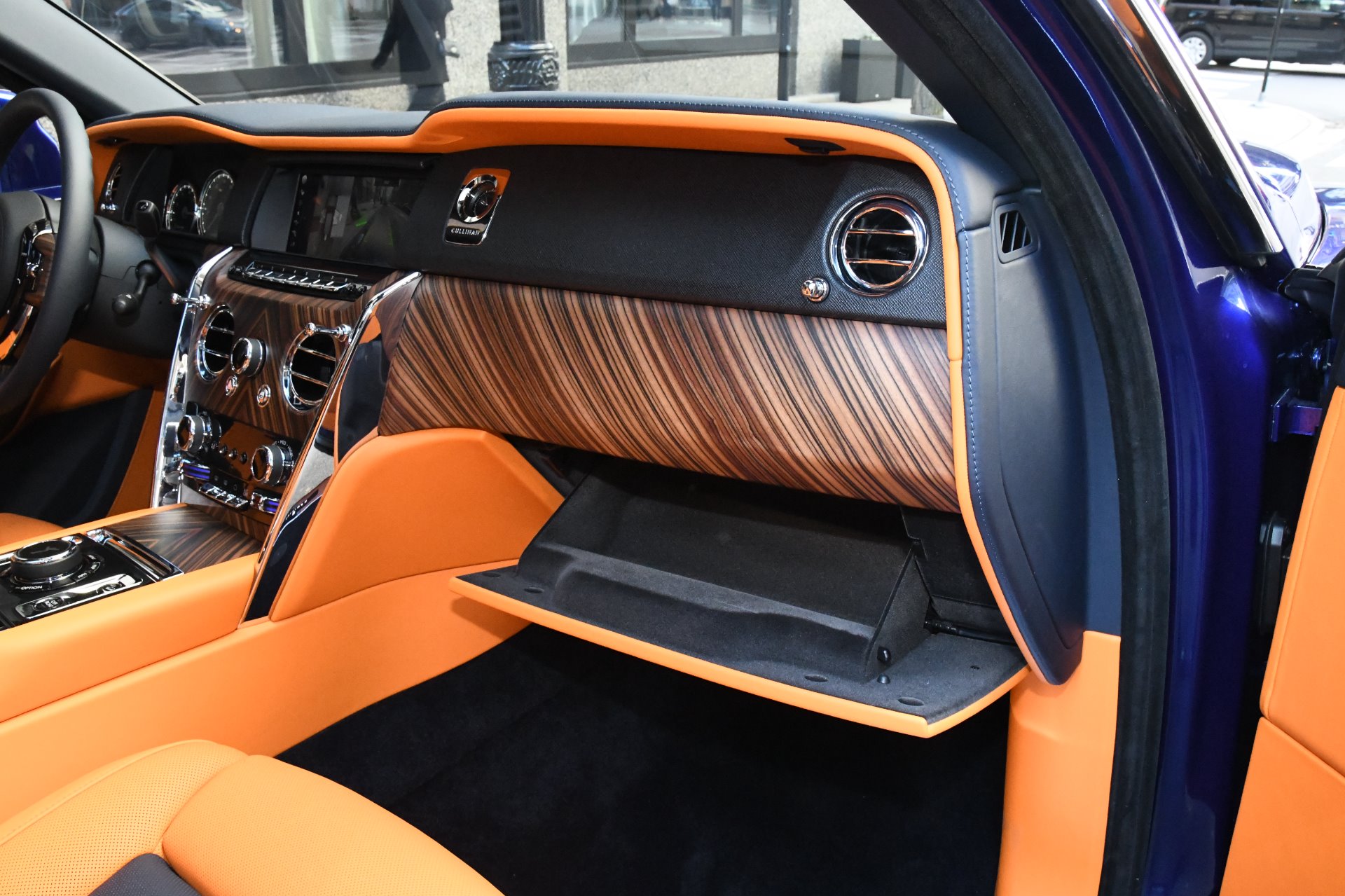 Rolls Royce Cullinan салон