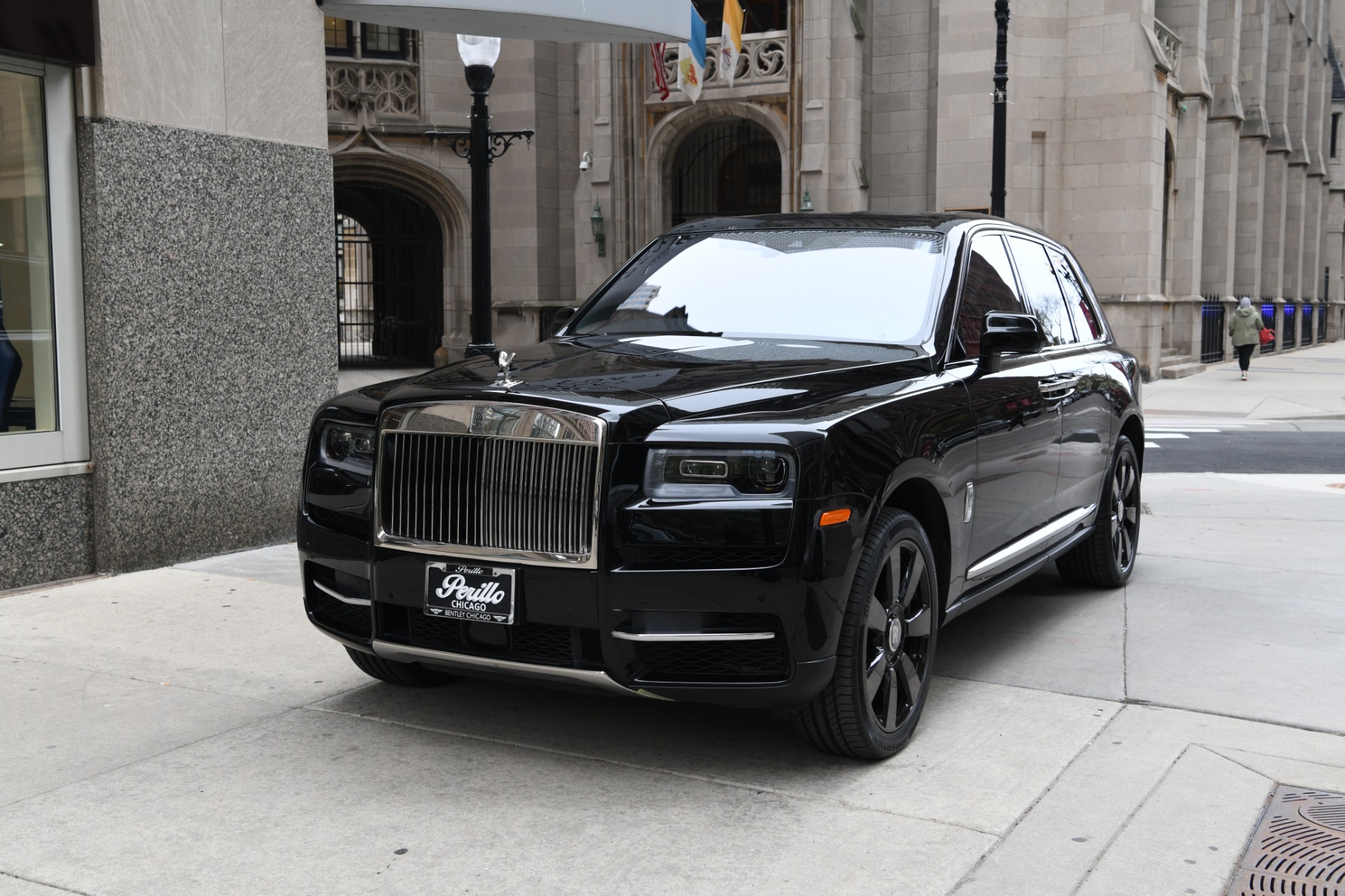 Песня черный ролс ролс. Rolls Royce Cullinan Black badge 2020. Роллс Ройс Калинин. Rolls-Royce Куллинан 2020. Rolls Royce Cullinan черный.