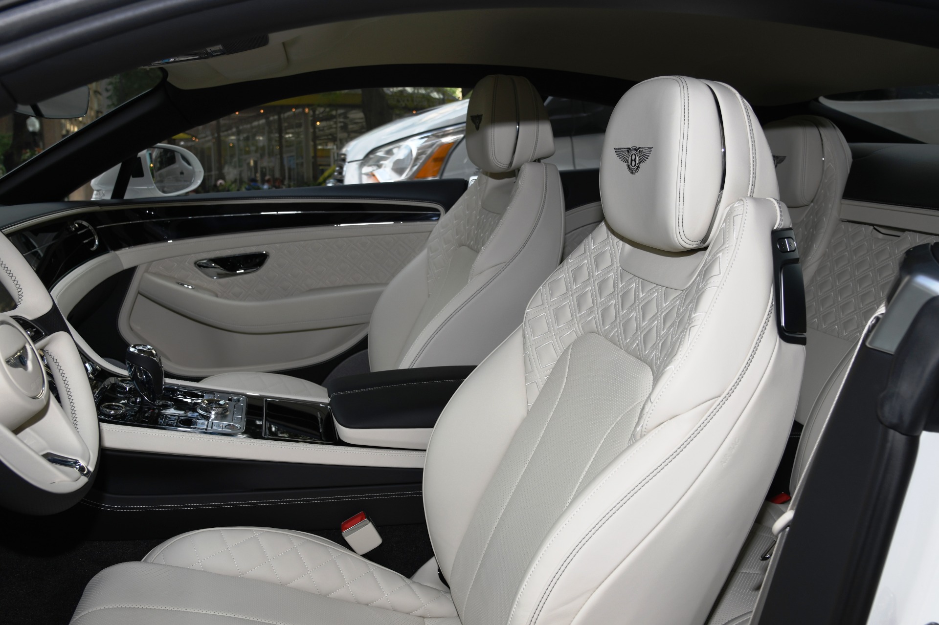 Bentley Continental gt красный салон