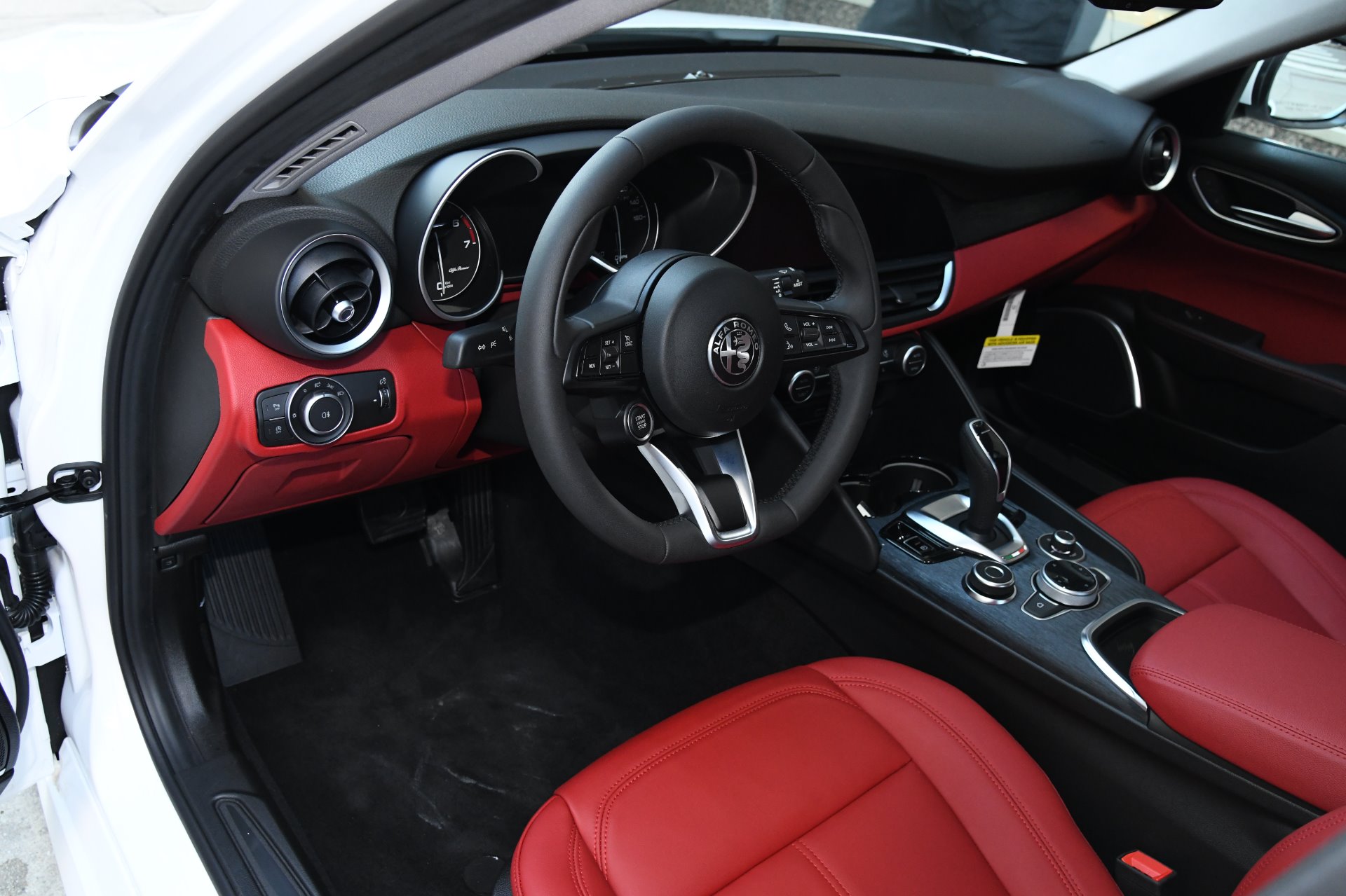 New 2020 Alfa Romeo Giulia | St. Petersburg, FL