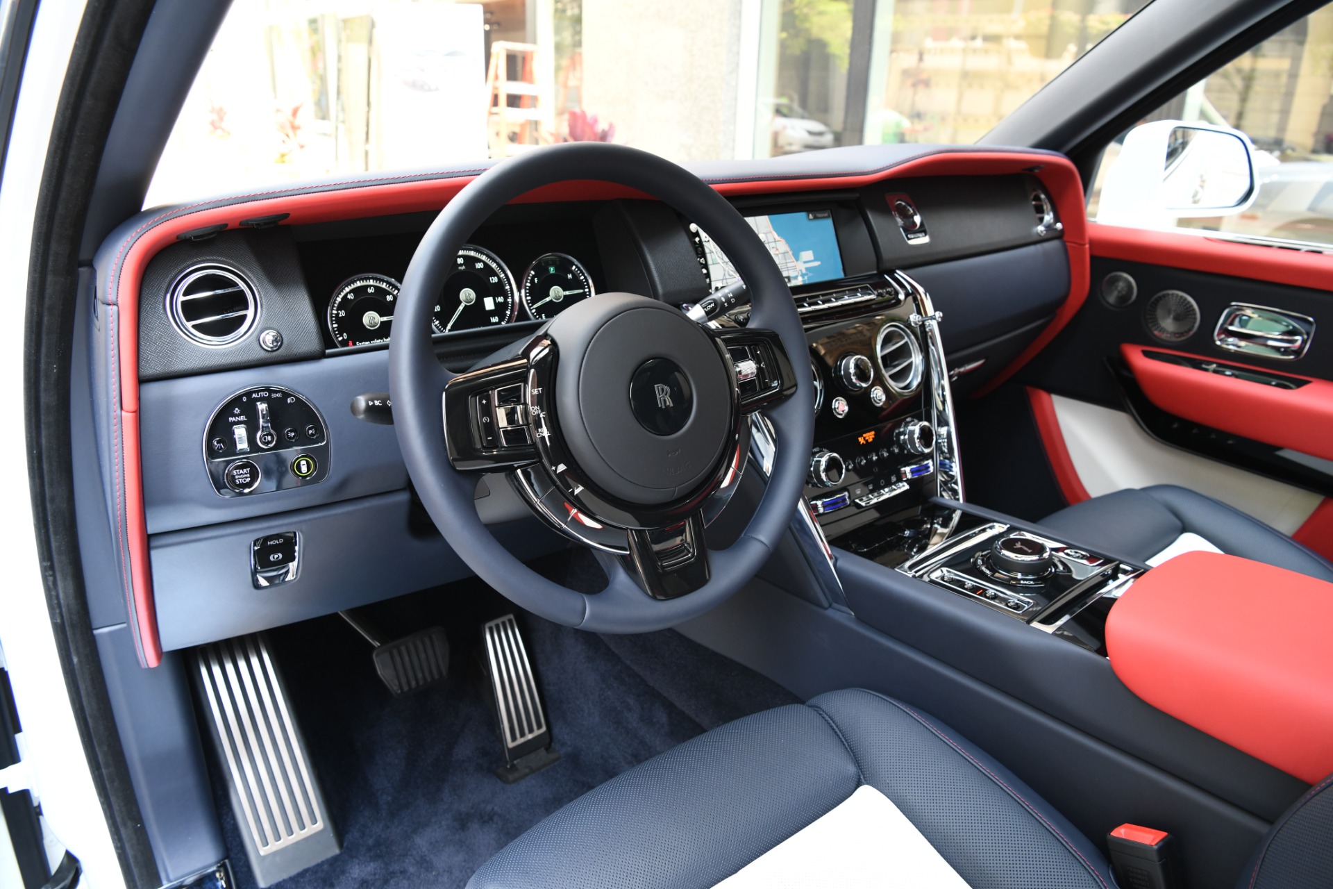 Rolls Royce Cullinan салон