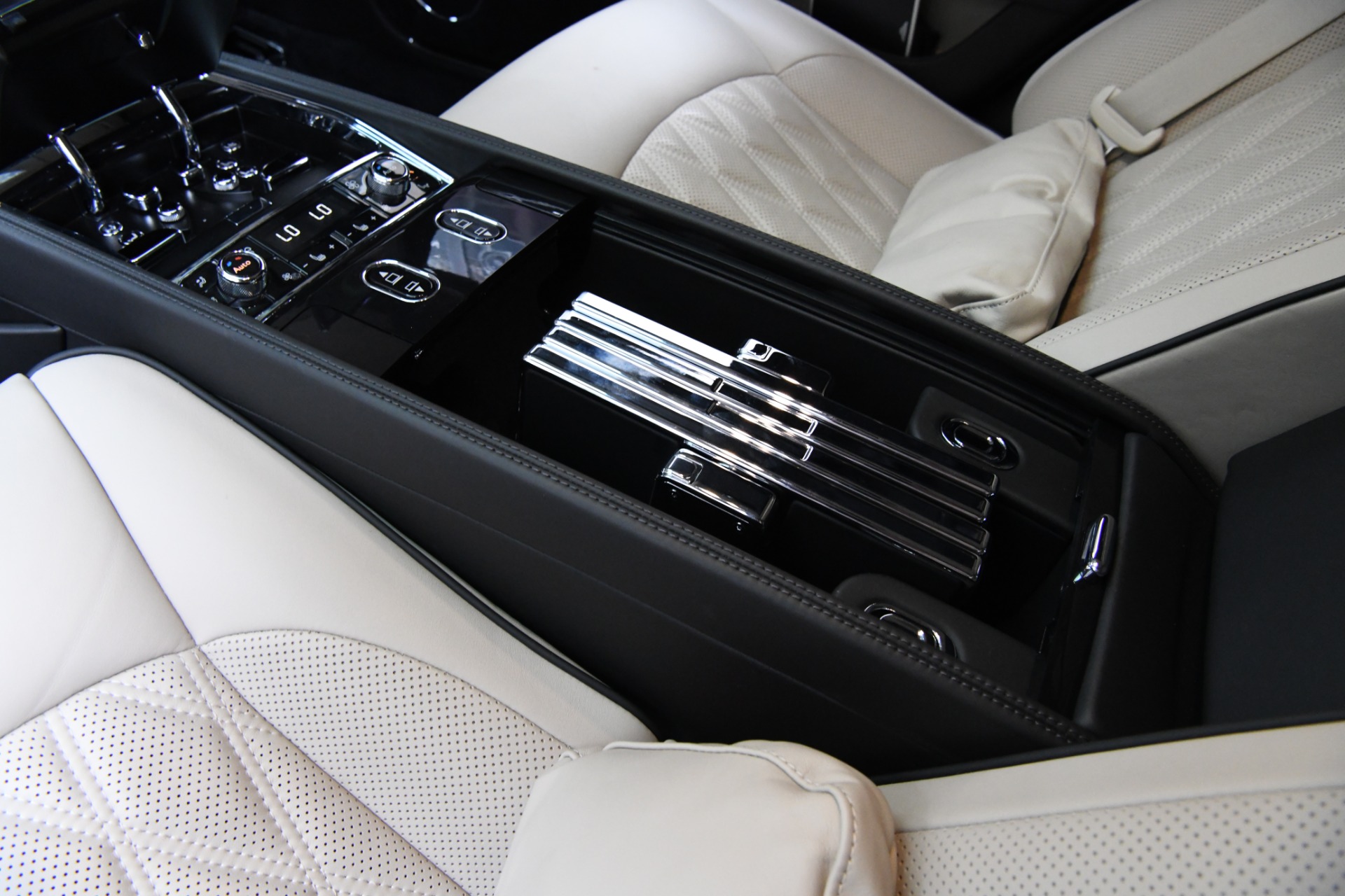 Used 2017 Bentley Mulsanne Extended Wheelbase Extended Wheelbase | St. Petersburg, FL