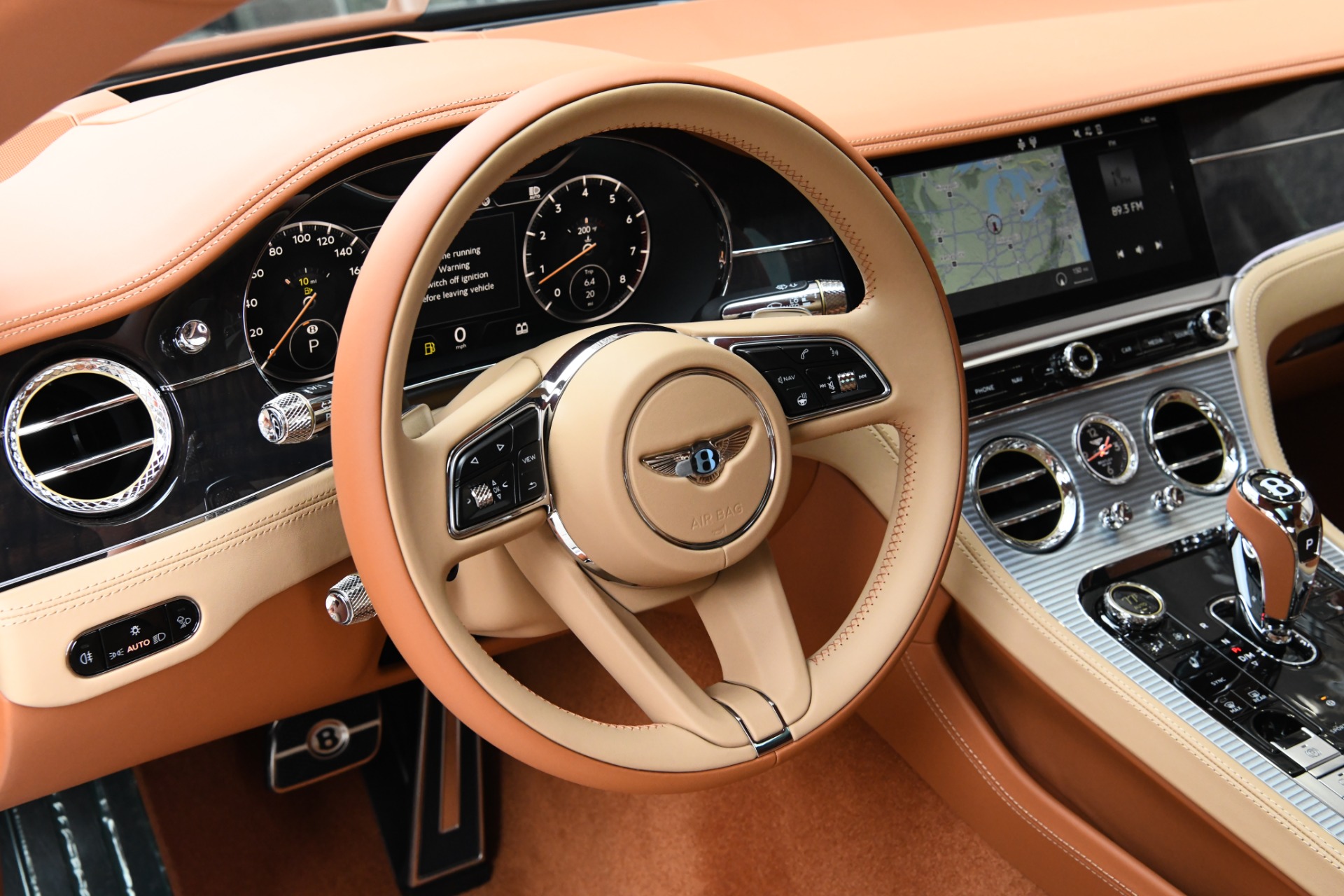 Сколько стоит новый 13. Бентли Континенталь 2021. Бентли gt Continental 2021. Bentley Continental gt 2022 салон. Бентли Континенталь gt 2021 салон.