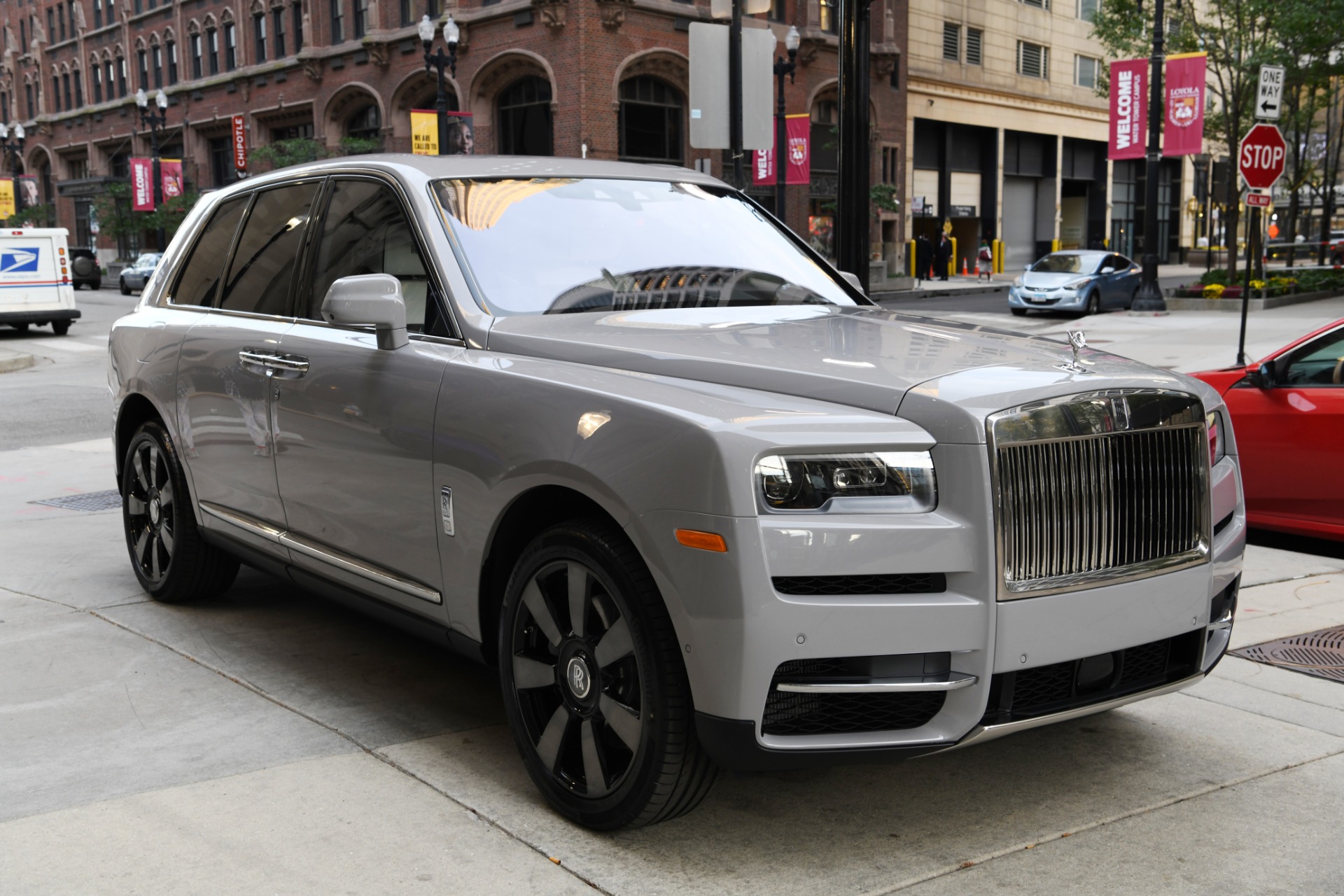 Rolls-Royce Cullinan 2023 Price, Colours, Mileage, Reviews, Images