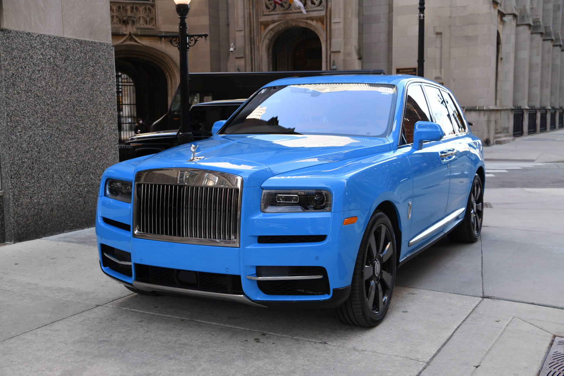 Khám phá RollsRoyce Phantom Iridescent Opulence gắn 3000 lông vũ