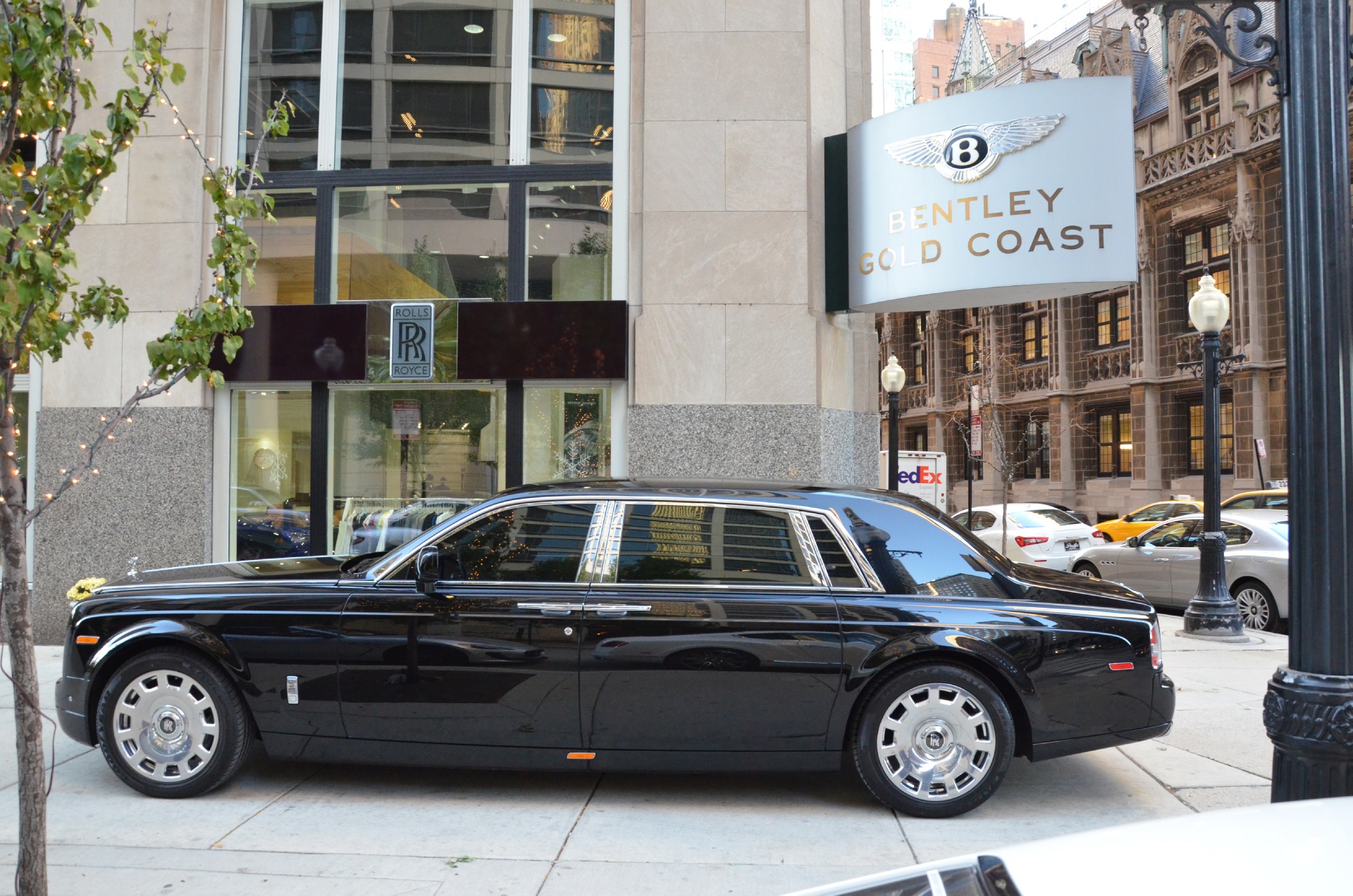 Rolls Royce Phantom VIII Extended Wheelbase