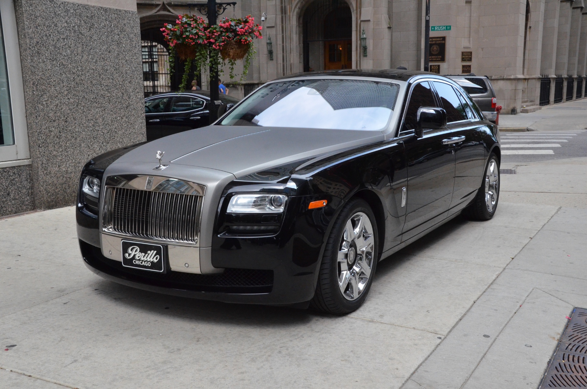 Cận cảnh xe siêu sang RollsRoyce Ghost 2010 rớt giá chỉ 115 tỷ