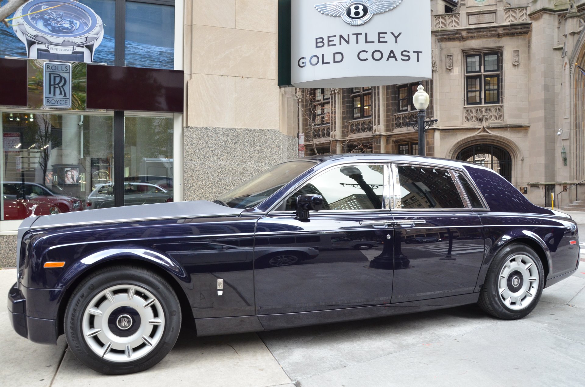 Mua RollsRoyce Phantom cũ giá rẻ giật mình  Xe