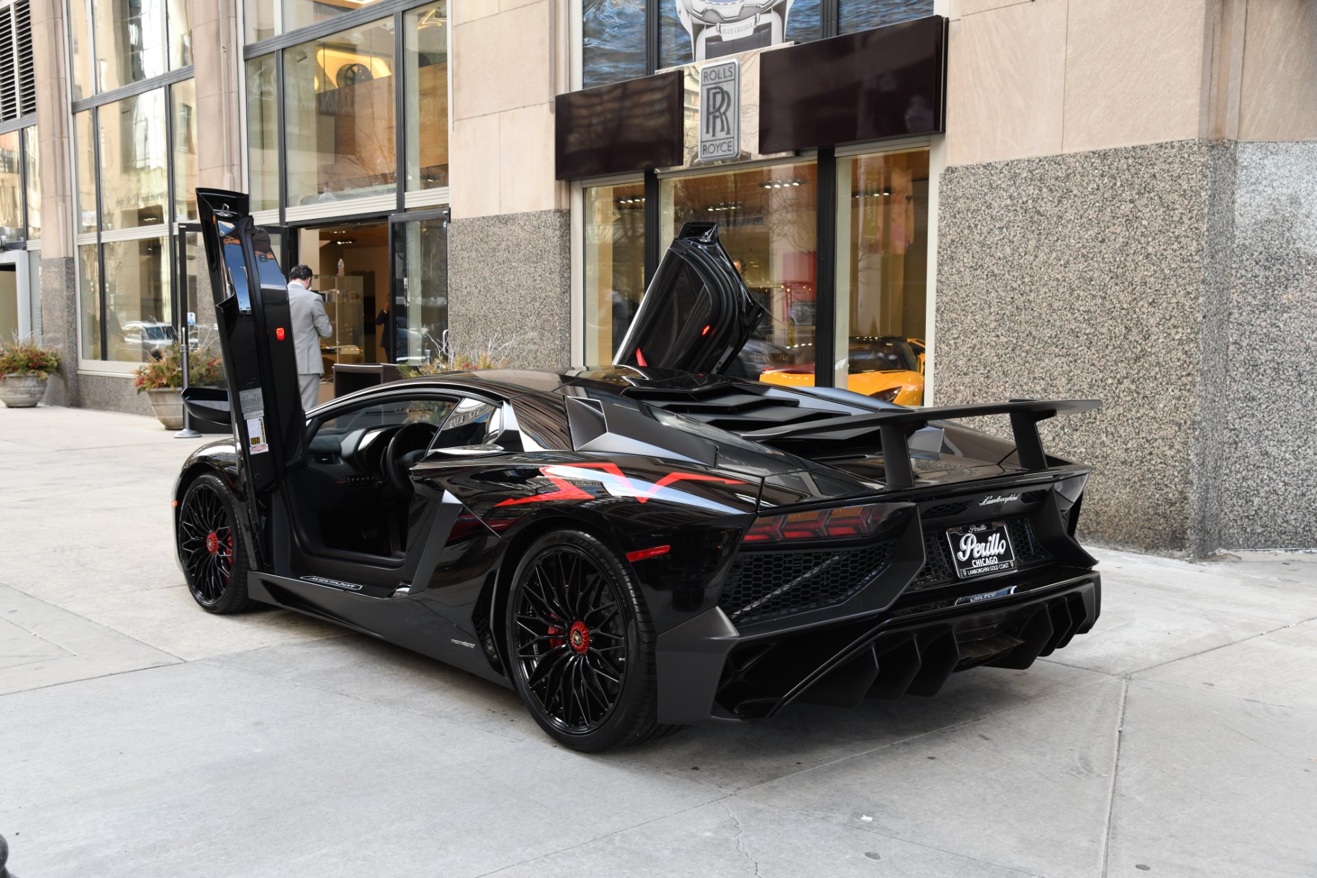 Lamborghini Aventador SV черный