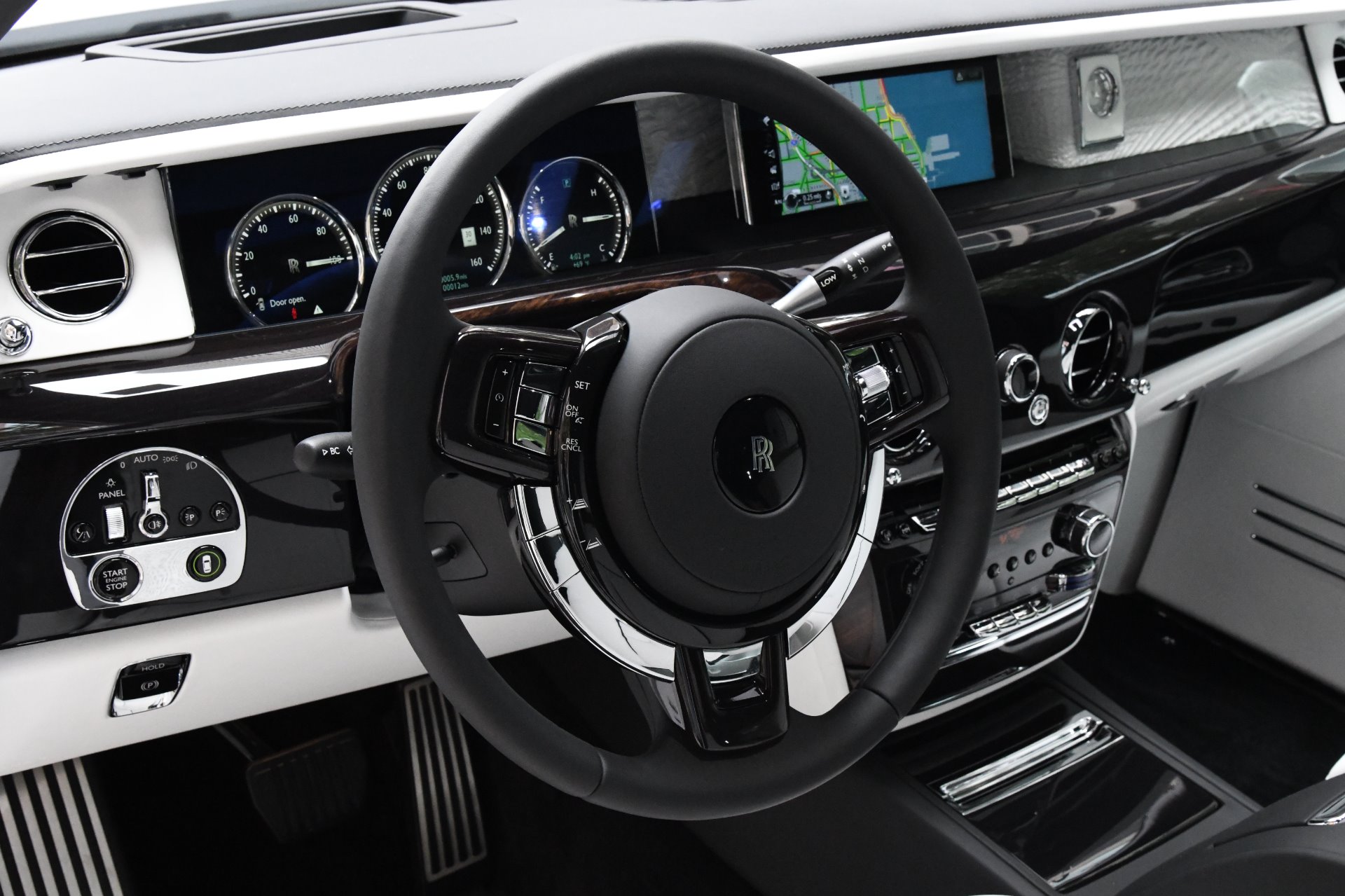 Klassen biến RollsRoyce Phantom thành siêu limosine chống đạn   CarPassionvn  Cộng Đồng Xe  Đam mê