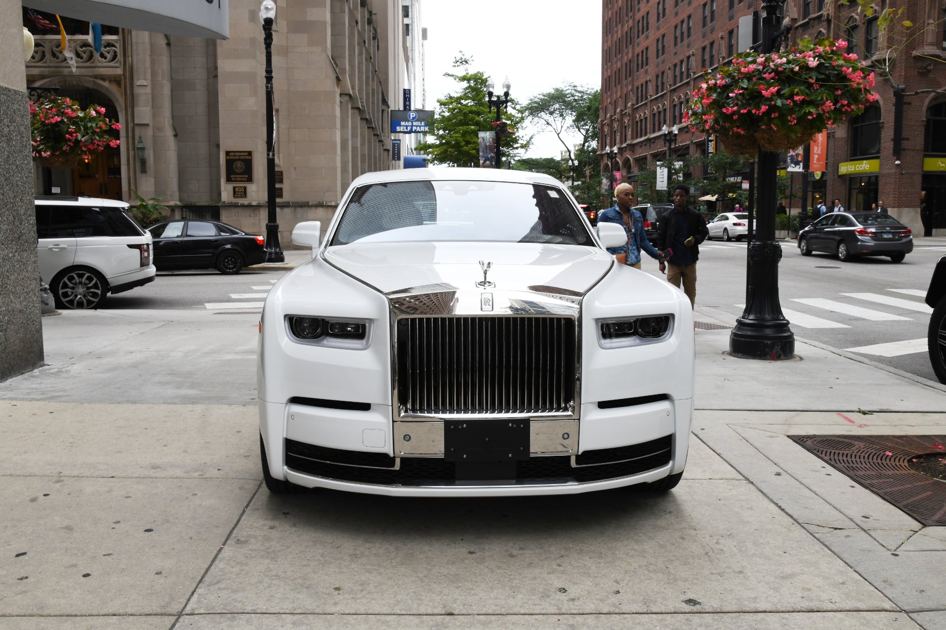 Bắt gặp RollsRoyce Phantom VIII màu nâu âm thầm về Việt Nam giá không  dưới 1 triệu đô  CafeAutoVn