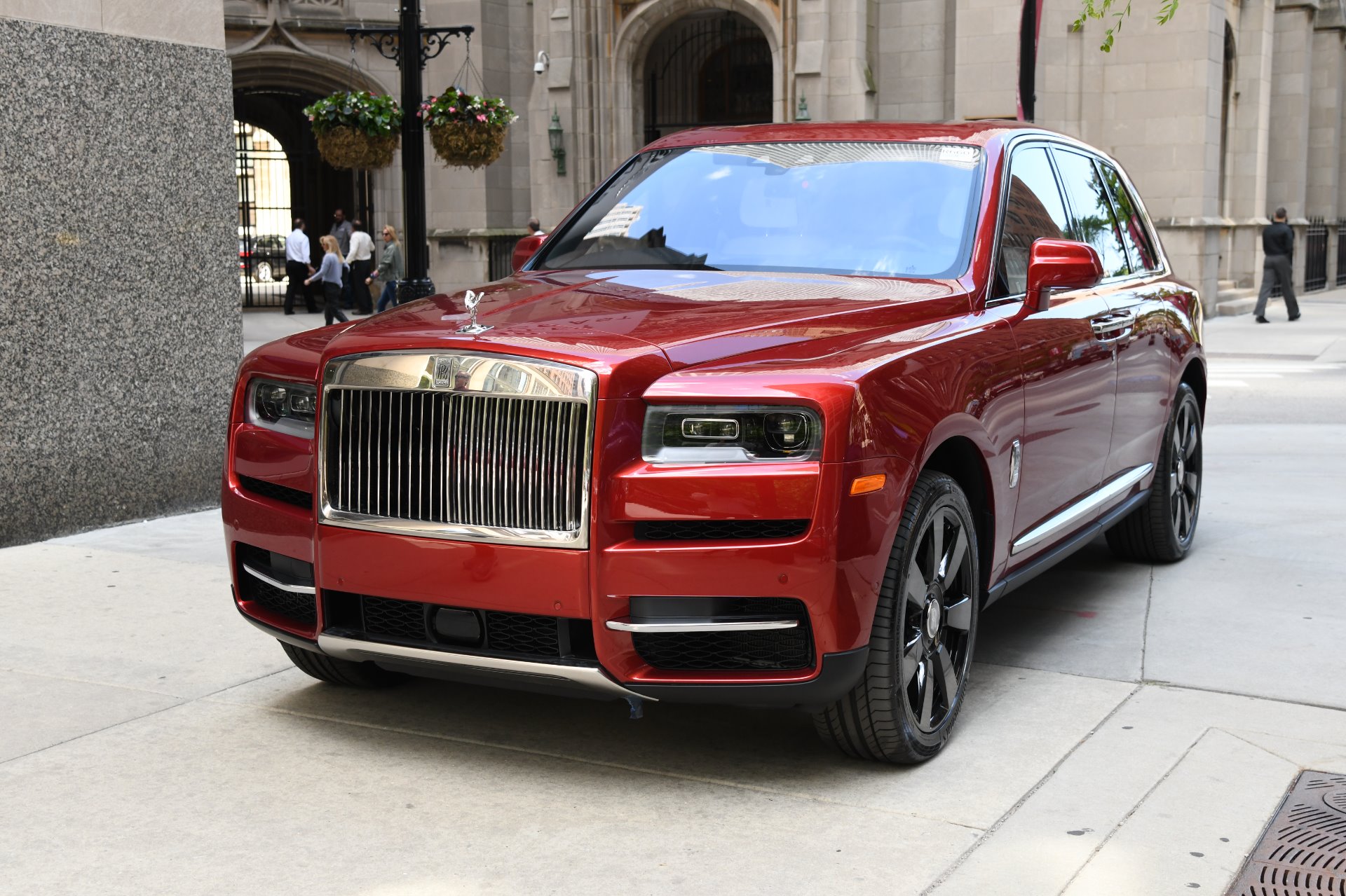 RollsRoyce Cullinan màu đỏ độc xuất hiện tại Hà Nội với diện mạo mới