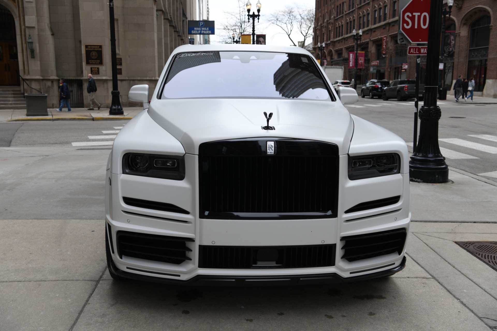 RollsRoyce ra mắt Cullinan phiên bản dành riêng cho các đại gia Trung Đông