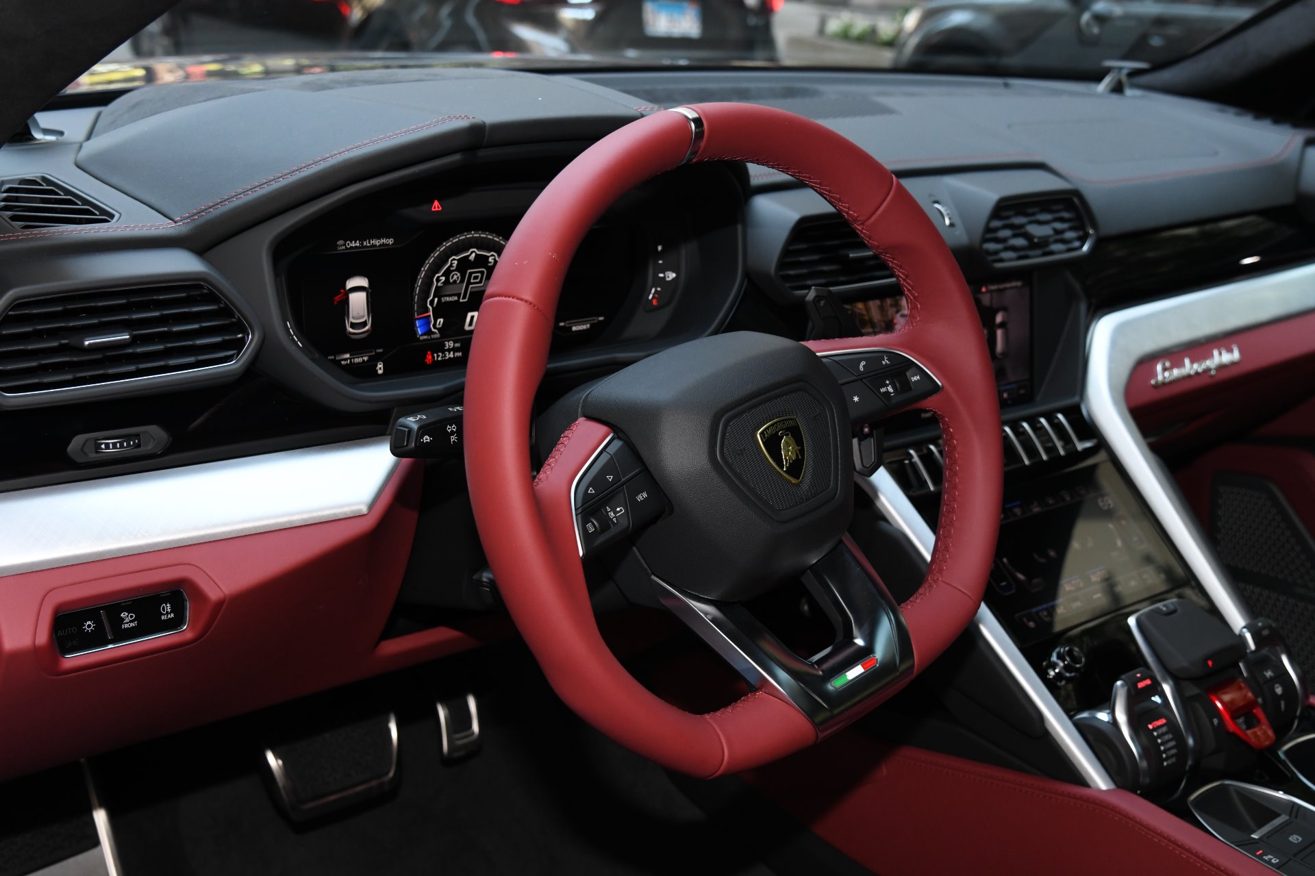 Lamborghini Urus 2020 салон