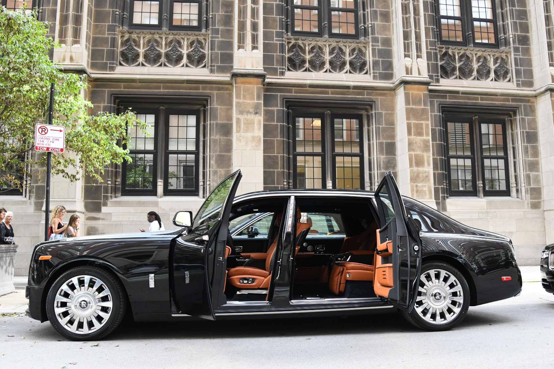 Chi tiết RollsRoyce Ghost EWB 2021 bản cá nhân hoá tại Việt Nam