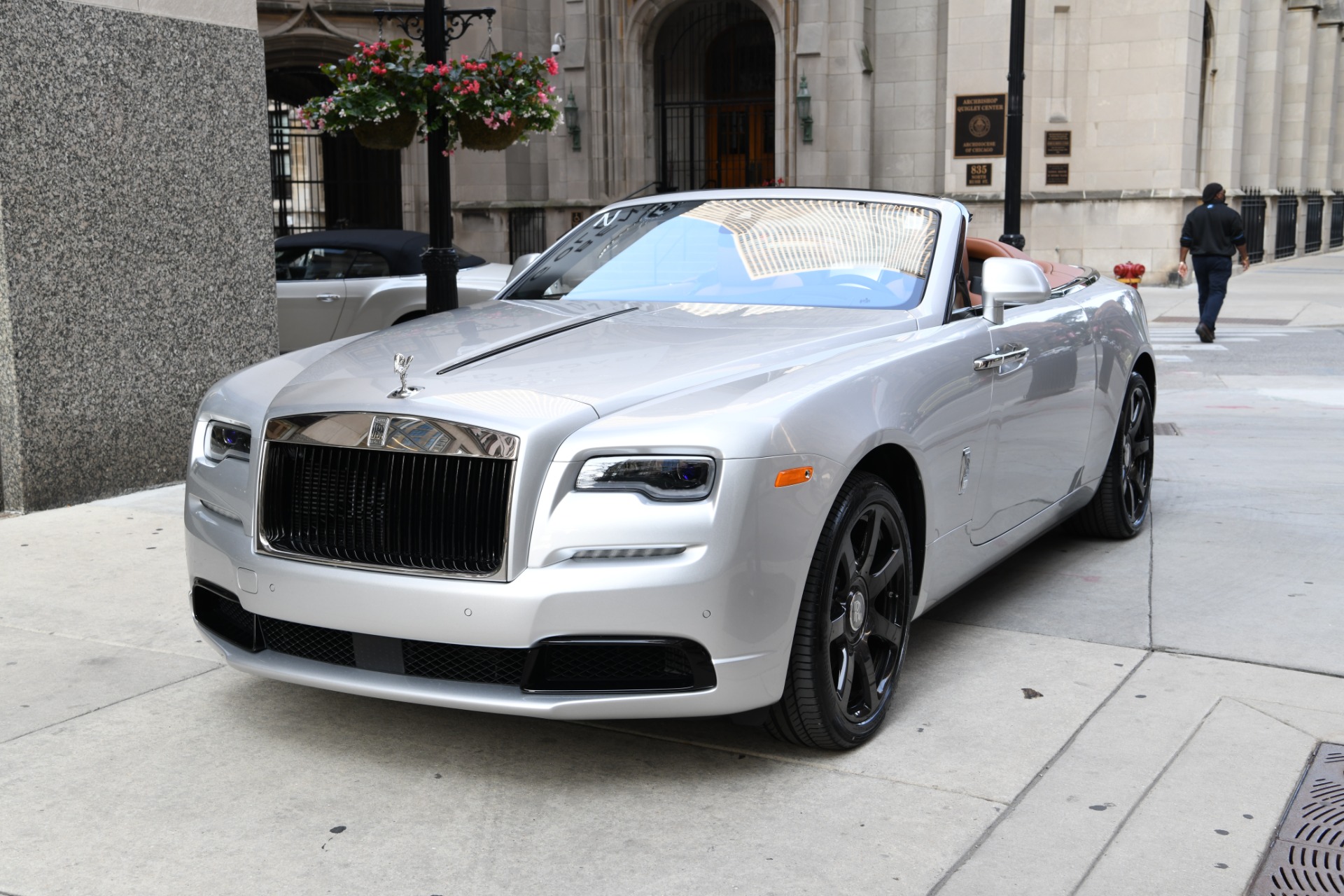 ロールス・ロイス・ドーン（Rolls-Royce Dawn）、妥協を排した4