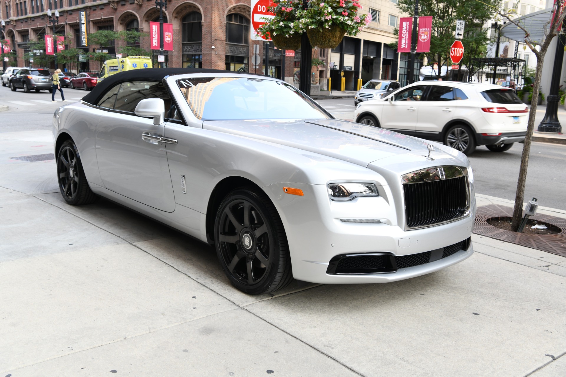 Chi tiết siêu xe mui trần RollsRoyce Dawn Silver Bullet hàng hiếm